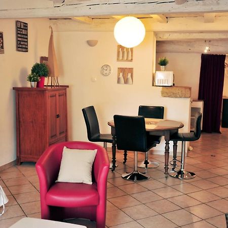 Appartement T2 Sur Place Tranquille Avec Camera Mety Exteriér fotografie